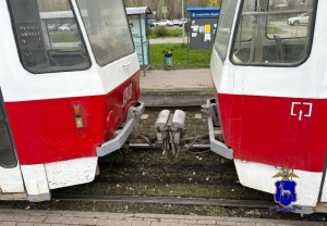 21 апреля мужчина 2002 г.р., напротив дома №170 по ул. Ташкентская, переходя трамвайные пути, допустил падение между вагонами трамвая 24 маршрута.