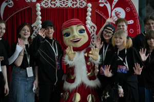 21 апреля 2026 года в Ижевске на сцене Республиканского дома народного творчества стартовал окружной финал VII фестиваля детских и молодежных театральных коллективов «Театральное Приволжье».