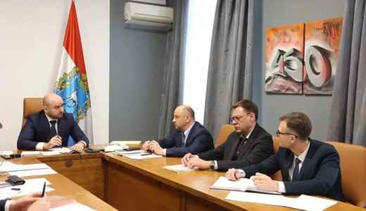 Губернатор Вячеслав Федорищев провел совещание по ликвидации последствий атаки БПЛА на территории городского округа Сызрань с участием членов правительства региона, силового блока, оперативных служб, руководства Сызрани.
