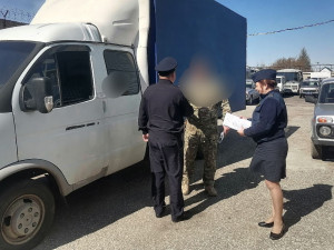 В зону СВО приставы Елховского передали грузовой автомобиль