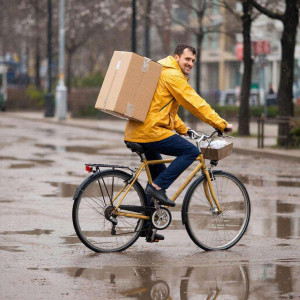 В России взлетел спрос на услуги таксистов и курьеров