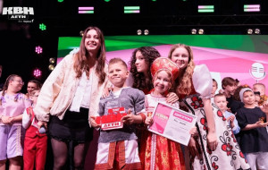 23 апреля в Сочи состоялась серия полуфиналов Всероссийской Юниор-лиги КВН. Команды со всей России соревновались за проход в финал. Наш регион представили  две самарские команды: «Нью Пипл», Школа 68 г.о. Самара, и «Пятница 13», Школа №13 г.о. Самара. 