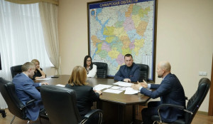 В Самарской области состоялась встреча участника второго потока образовательной программы «Школа героев» Вячеслава Лушенко с наставником - министром имущественных отношений Самарской области Игорем Андреевым, в рамках которой обсудили выпускной проект, на