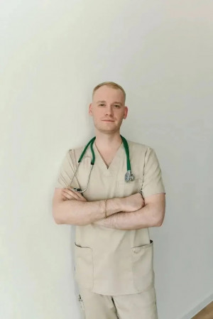 В 2025 году Дмитрий Богаченок вместе с супругой и детьми переехали в Сызрань из Ульяновска, чтобы применять свои знания и опыт в отделении анестезиологии и реанимации №2 Сызранской центральной городской и районной больницы.