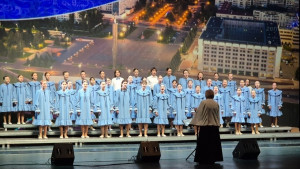 Ежегодный отчетный концерт Центральной детской хоровой школы «Песня над Волгой звучит» – своеобразное подведение итогов учебного года, еще одна страничка в театрально-концертной и просветительской деятельности школы.