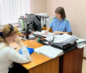 Самарчанка, работая, случайно узнала, что уволена