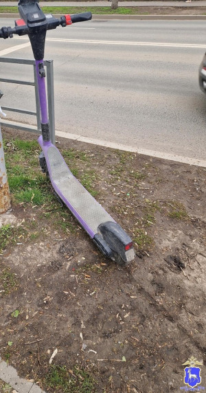 15-летняя девушка, управляя электросамокатом, сбила стоящую на тротуаре самарчанку