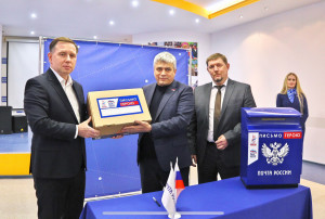 Акция «Письмо Герою» состоялась 24 апреля в день проведения «Диктанта Победы». Участники смогли написать письмо-пожелание военнослужащим, которые проходят службу в зоне СВО.