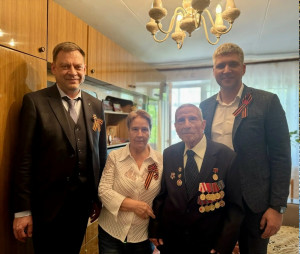 Министр здравоохранения СО совместно с главой Отрадного и главврачом Отрадненской горбольницы поздравили ветерана Великой Отечественной Войны с Днём Победы.