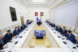 Во вторник, 12 мая, губернатор Вячеслав Федорищев провел оперативное совещание в областном правительстве. В рамках повестки обсуждалась работа по комплексному благоустройству территорий в регионе.