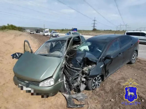 14 мая на Обводном шоссе Тольятти в ДТП водитель Lada Kalina погиб на месте до приезда бригады скорой помощи, водитель и 47-летний пассажир автомобиля Kia Rio госпитализированы.