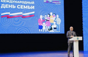 В пятницу, 15 мая, губернатор Вячеслав Федорищев впервые вручил памятные знаки «Родительская доблесть» семьям Самарской области. Награды получила 21 супружеская пара.