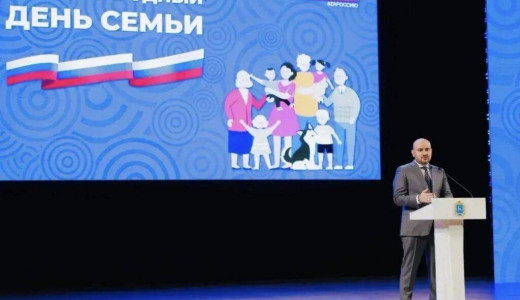 В пятницу, 15 мая, губернатор Вячеслав Федорищев впервые вручил памятные знаки «Родительская доблесть» семьям Самарской области. Награды получила 21 супружеская пара.
