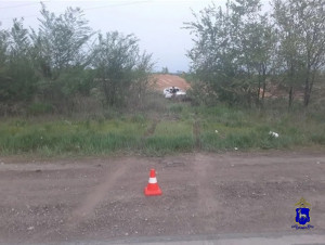 В Волжском районе пьяный водитель перевернул машину в кювет, пострадала пассажирка