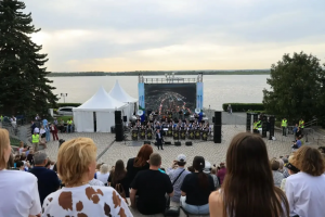 15 мая участники Общего собрания Ассоциации городов Поволжья, которое проходит в Самаре, посетили концерт «Волжская мелодия» в амфитеатре Софийской набережной.