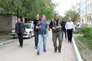 16 мая глава города Самары Иван Носков в рамках рабочего объезда встретился с жителями дома № 232 по улице Советской Армии.
