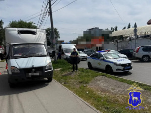 19 мая 2026 года, примерно в 12:10, 39-летний водитель, управляя автомобилем Газель, двигался задним ходом по тротуару улицы Ташкентской.