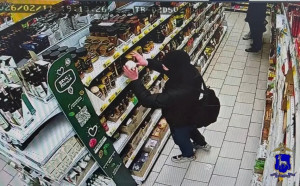 Серийного магазинного вора задержали в Жигулевске