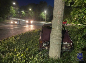 В Советском районе Самары водитель врезался в столб на кольцевой развязке