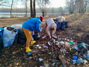 С апреля в губернии уже прошло 120 мероприятий, в которых приняли участие свыше 4000 жителей — пройдено 108 км берегов, где собрали более 165 кубометров мусора. Это свыше тысячи мешков!