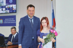 На оперативном совещании в министерстве здравоохранения Самарской области состоялось награждение сотрудников медучреждений.