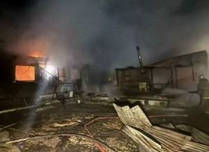В Кинеле огнеборцы ликвидировали пожар на площади 200 квадратных метров