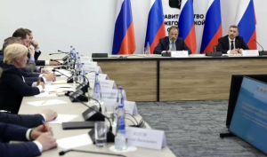 27 мая в Нижнем Новгороде Игорь Комаров провел рабочую встречу с Сергеем Черногаевым и руководителями профсоюзных объединений регионов округа.