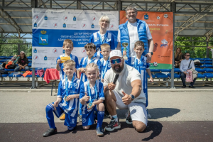 31 мая, в преддверии Дня защиты детей, в Самаре впервые состоялся городской фестиваль футбола «Спорт начинается с детей».