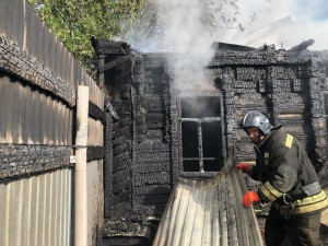 2 июня в ГКУ Самарской области «Центр по делам ГО, ПБ и ЧС» поступило сообщение о пожаре в селе Яблоновый Овраг Волжского района, на улице Максима Горького.