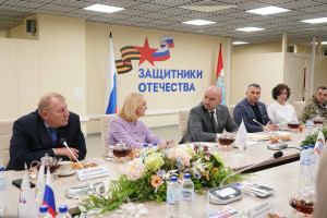 Губернатор Самарской области Вячеслав Федорищев провел встречу с сотрудниками Самарского филиала Государственного фонда «Защитники Отечества», с участниками СВО, с родными и близкими погибших на СВО.
