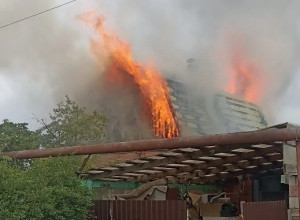 В Ставропольском районе утром загорелись дом и хозяйственные постройки на площади 130 квадратных метров