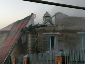 Ночью в Исаклинском районе загорелся жилой дом