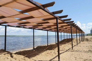 Водолазы обследуют береговую линию Волги перед завозом песка на пляжи Самары
