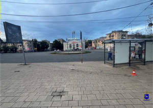В Кировском районе Самары водитель на тротуаре сбил женщину и подростка и уехал