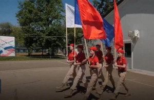 В центре «Авангард-Самара» юнармейцы показали «чеканный шаг» в честь Дня России