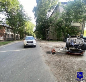 В Кировском районе Самары перевернулся автомобиль