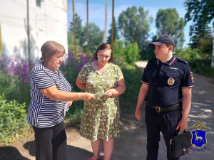 Полицейские в Приволжском районе учили пенсионеров защищаться от мошенников