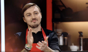 Сегодня, 22 июня, в 19:00 на телеканале «Пятница!» новый выпуск второго сезона проекта «Домохозяйки против шефов» — кулинарного баттла команды профессиональных поваров Константина Ивлева и женского отряда домохозяек Ольги Картунковой. 