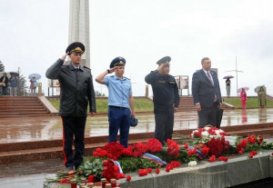 22 июня, в День памяти и скорби, в Самаре состоялось торжественное мероприятие возле Вечного огня у горельефа «Скорбящей Матери-Родине» на площади Славы