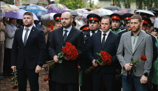 В понедельник, 22 июня, глава региона вместе с Героем России Денисом Портнягинымоценил развитие Клявлинского района, обсудил его дальнейшее развитие с членами Правительства и руководством муниципального образования, встретился с жителями и посетил ряд со