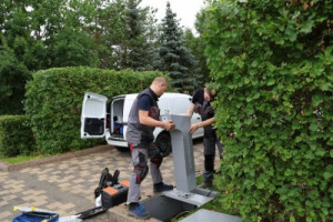 На набережной Самары приступили к установке бесплатных питьевых фонтанчиков. Первый уже установлен на Ленинградском спуске, остальные до конца июня появятся на спуске по улице Льва Толстого, на Безымянном и Первомайском спусках.