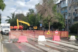 В Железнодорожном районе Самары временно недоступен для движения транспорта, включая средства индивидуальной мобильности, участок автодороги по улице Мориса Тореза от улицы Революционной до улицы Волгина.