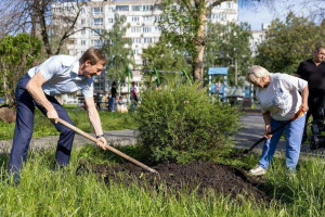 За месяц работы проекта «Экопатриот» во дворах Самары жители собрали более 10 тонн макулатуры. Первые пять беспилотников, купленные на собранные средства, отправились на передовую.