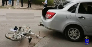 25 июня в 17:00 водитель 2005 года рождения, управляя автомобилем Lada Granta, двигаясь по проспекту Гагарина в Сызрани, совершил наезд на велосипедистку (личность устанавливает