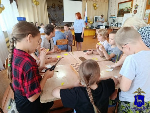 В Новокуйбышевске, Приволжском и Исаклинском районах полицейские пришли в гости к ребятам в пришкольные лагеря и напомнили детям основные Правила дорожного движения.