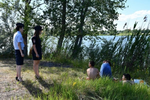 В Чапаевске сотрудники полиции провели профилактическую акцию «Безопасный водоём», призванную минимизировать риски несчастных случаев в период активного отдыха граждан у воды.