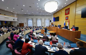 Во вторник, 30 июня, губернатор Вячеслав Федорищев принял участие в 67-м пленарном заседании Самарской Губернской Думы, которое провел председатель областного парламента Геннадий Котельников.