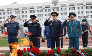 В Самаре возле Вечного огня у горельефа «Скорбящей Матери-Родине» на площади Славы прошли мемориальные мероприятия, приуроченные ко Дню ветеранов боевых действий.