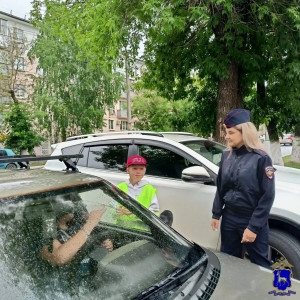 В Новокуйбышевске сотрудники Госавтоинспекции провели урок дорожной безопасности для воспитанников летнего лагеря.