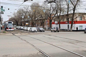 С 20:00 3 июля до 05:00 6 июля в направлении проспекта Кирова ограничат движение автотранспорта, самокатов и других средств индивидуальной мобильности в связи со стартом первой фазы ремонта участка трамвайной линии на пересечении улицы Ставропольской и пр